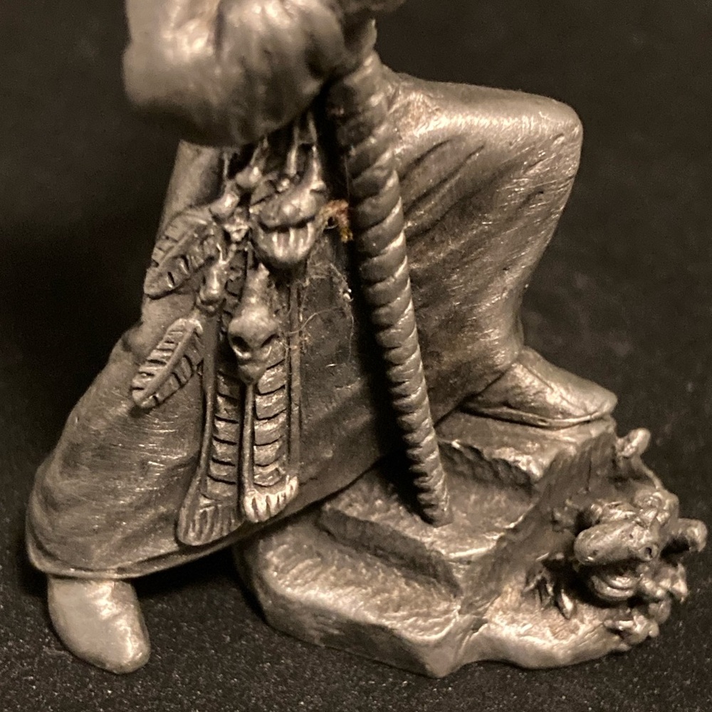 Pewter Fantasy Wizard with Owl Mystic Figurine Holding Crystal Balls - Picture 9 of 10